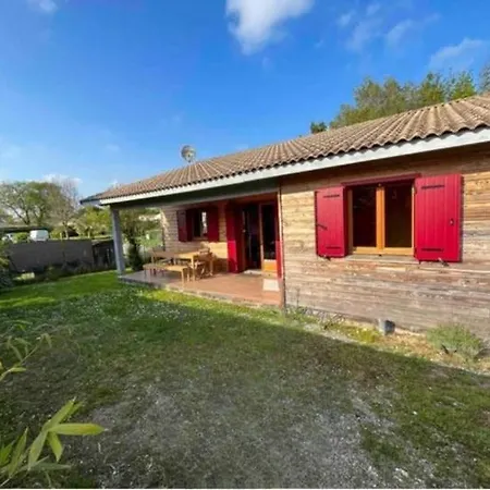 Chalet Bois Et Volets Rouges Les Mathes